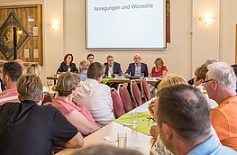 Bürgermeister Otto Steinkamp und sein Team informierten nicht nur, sie nahmen auch Anregungen und Wünsche mit ins Rathaus.