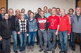Die Gewinner der „Stadtradeln“-Aktion mit Bürgermeister Otto Steinkamp (links) und Klimaschutzmanager Stefan Sprenger (2. von rechts).