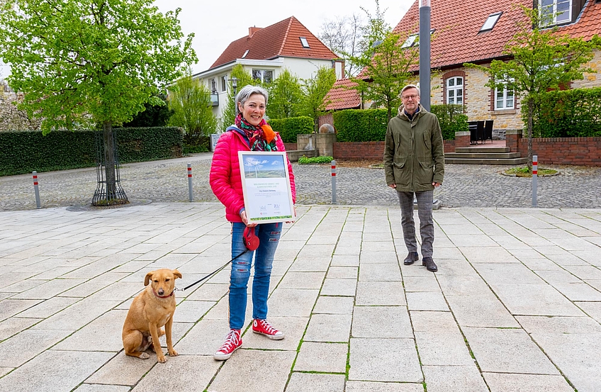 Birgit Schad nimmt die Auszeichnung für die City Cleaners Germany entgegen.