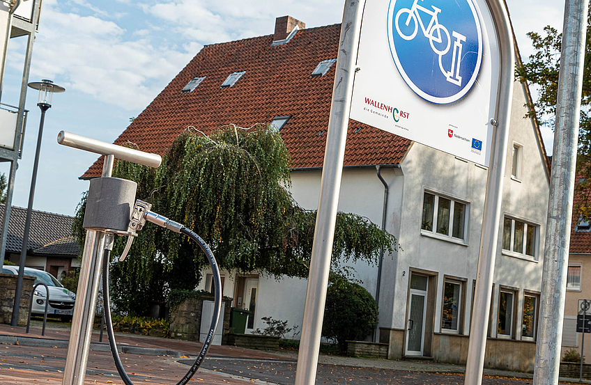 Die Reifen mit Luft befüllen ist an vier Stationen am Radweg „Rund um Wallenhorst“ – wie hier in Rulle – möglich.
