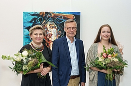Anna Raczko, Bürgermeister Otto Steinkamp und Ida Popis (von links) bei der Vernissage zur Ausstellung „Inspiration“.