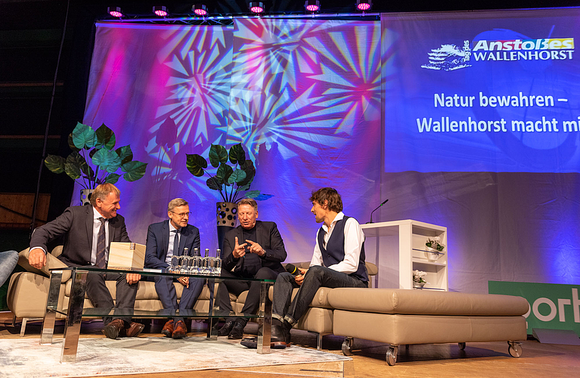 Werner Wahmhoff, Bürgermeister Otto Steinkamp, Ludger Abeln und Uli Kunz (von links) im Gespräch.