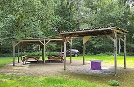 Der Grillplatz im Bürgerpark, hier noch mit Überdachung.