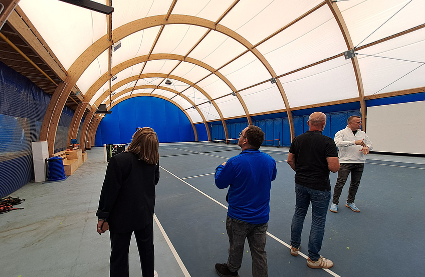Zu Besuch in der Tennishalle in Stawiguda.