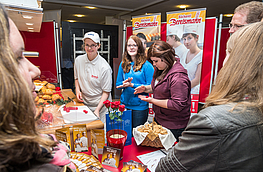 Bereits bei der Ausbildungsplatzbörse 2014 konnten Jugendliche an einigen Ständen ihre Fähigkeiten und Stärken anhand von Arbeitsproben testen. Dieses Konzept wird mit dem Berufsorientierungsparcours nun durchgängig fortgesetzt. Die teilnehmenden Betriebe haben so die Chance, frühzeitig ihre künftigen Auszubildenden kennen zu lernen.