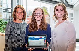 Die Ansprechpartnerinnen der Wallenhorster Vergabestelle – Claudia Broermann, Hannah-Marie Kötter und Sina Motke (von links) – stehen den Bietern während des gesamtes Vergabeverfahrens beratend zur Seite.