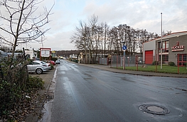 Um Missverständnisse zu vermeiden stehen an der Wernher-von-Braun-Straße nun Schilder, die den Gehweg als solchen kennzeichnen.