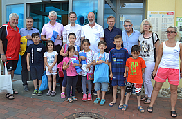 Kinder sowie Kooperationspartner freuen sich über das gelungene Projekt. Foto: Stadt Bramsche