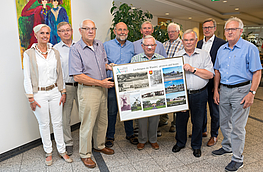 „Lechtingen im Wandel – gestern und heute“ heißt der Titel der Fotocollage, die derzeit im Rathausfoyer zu sehen ist.