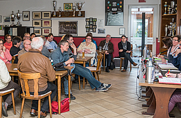 Im Vereinsheim der Sportfreunde Lechtingen kamen Bürgermeister Otto Steinkamp und sein Team mit den Gästen ins Gespräch.