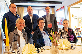 Freuen sich auf den nächsten Knigge-Kurs der Alexanderschule: Norbert Stubenreich, Bettina Bunkenburg, Arne Willms, Birte Loddeke, Bürgermeister Otto Steinkamp und Christa Stubenreich (von links).
