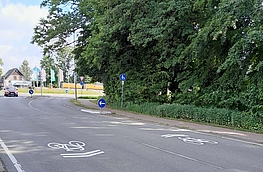 Die Fahrrad-Sharrows genannten Piktogramme auf der Osnabrücker Straße.