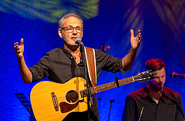 Reinhold Beckmann begeistert als Sänger und Songwriter mit seiner Band in Wallenhorst.