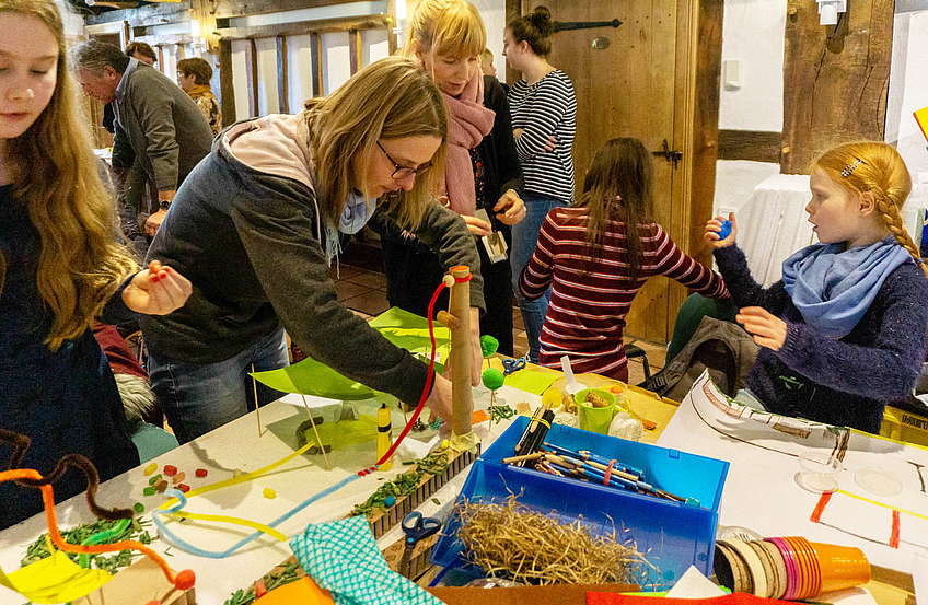 Im Planungsworkshop zum Mehrgenerationenpark lassen die Teilnehmenden ihren kreativen Ideen freien Lauf.