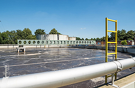 Im Klärwerk wird das Abwasser gereinigt; hier das Belebungsbecken der Kläranlage Barlager Esch.