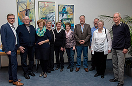 Bürgermeister Otto Steinkamp mit den neu gewählten Seniorenbeiratsmitgliedern Hubert Schawe, Marlen Beyer, Gerlinde Schröder, Maria Barz, Ingrid Bienek, Heinrich Steffens, Dr. Hermann Saalfeld, Katharina Zielke und Heinz Liehr (von links).