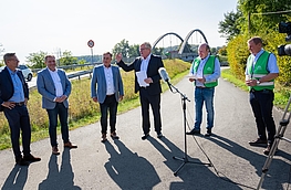 Pressetermin an der Kanalbrücke