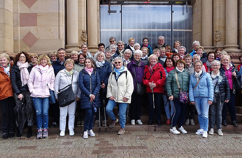 Die Reisegruppe vor dem Dom in Speyer. Foto: Marlene Linster-Hoffmann