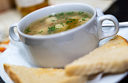 Rindfleischsuppe im Gasthaus „Zum Voßberg“ in Wallenhorst.