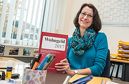 Annette Birnbrich berät im Wallenhorster Rathaus über mögliche Ansprüche auf Wohngeld für Mieter oder Eigentümer.