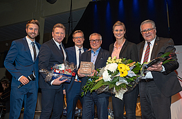 Ehrung für ehrenamtliches Engagement im Sport: Sven Lake, Ludger Abeln, Bürgermeister Otto Steinkamp, Preisträger Peter Papke, Britta Heidemann und Helmut Buschmeyer (von links).