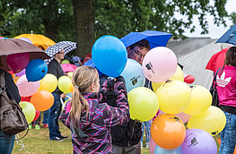 Ballonausgabe im Regen zum Start der Wallenhorster Klib 2017.