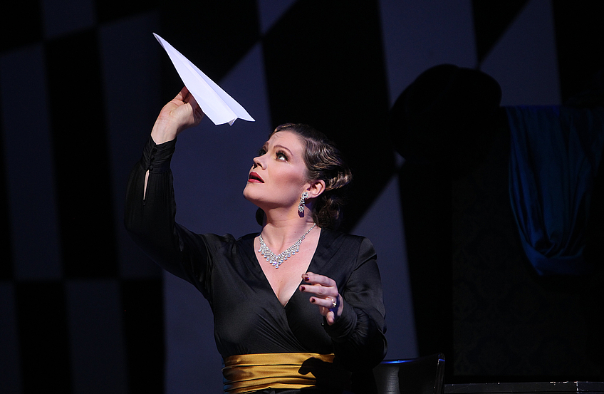 Susann Vent-Wunderlich spielt Fürstin Fedora Palinska in „Die Zirkusprinzessin“. Foto: Jörg Landsberg / Theater Osnabrück