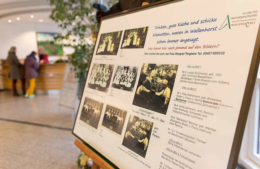 Mit der Fotocollage, die derzeit im Rathausfoyer zu sehen ist, sucht die Archivgruppe nach den Namen der abgelichteten Personen.