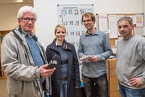 v.l.: Hubert Grobecker (e&u energiebüro), Sarah Gaubitz (Grundschule Lechtingen), Stefan Sprenger und Michael Fähmel