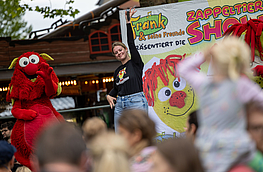 Frank und seine Freunde eröffnen die Klib mit ihrer Zappeltiershow.